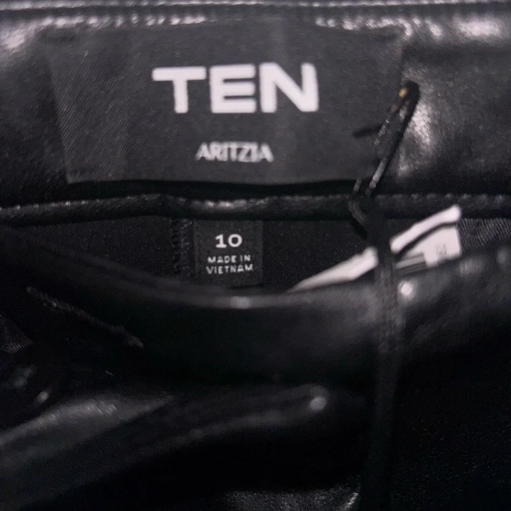 Aritzia Black Felix Pant - Picture 4 of 6